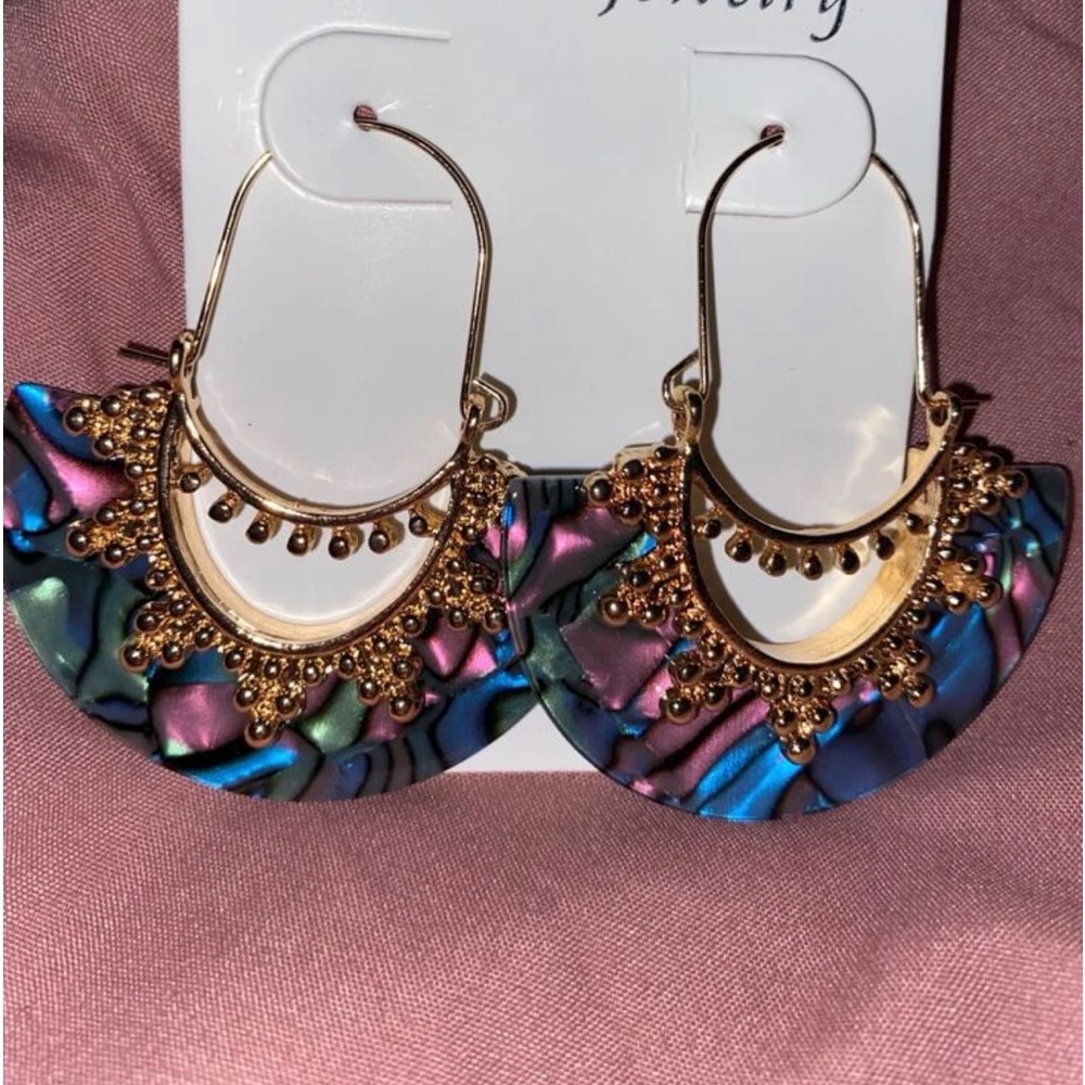 🌹2/$20.00🌹Fan Abalone Shell Earrings